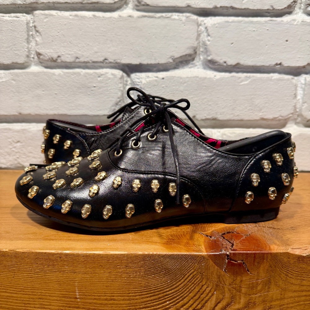 Iron Fist Skull Stud Oxford Flats 8 Boutique Goth Punk Luxe Statement Goth NIB - Picture 10 of 14